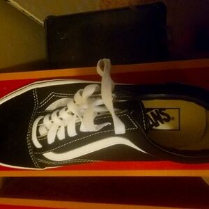 Vans Classic Black & White, size 8M in box, never worn